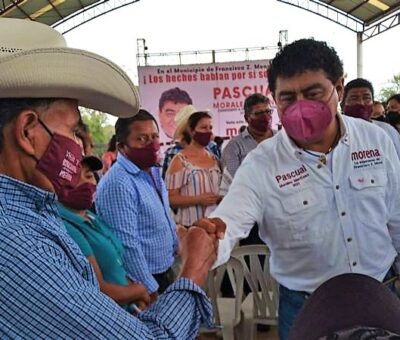 Morena sustituyó a Pascual Morales Martínez, cuya candidatura a la alcaldía de Francisco Z. Mena fue anulada por ser reincidente de actos de violencia política de género, postulando a su esposa Laura Escudero Guzmán.