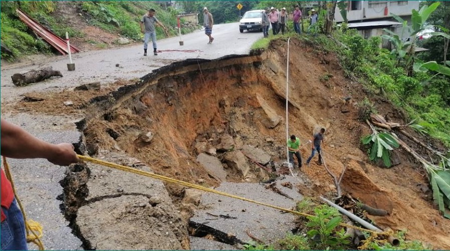 Sin un plan definido, ni esquema de trabajo, Barbosa pide más recursos para manejarlos él, de manera discrecional, como la supuesta ayuda por el confinamiento por Covid 19 en 2020. (Foto: Protección Civil)