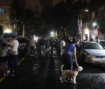 Se registra sismo la noche de este martes en la Ciudad de México. Foto: Germán Espinosa. El Universal