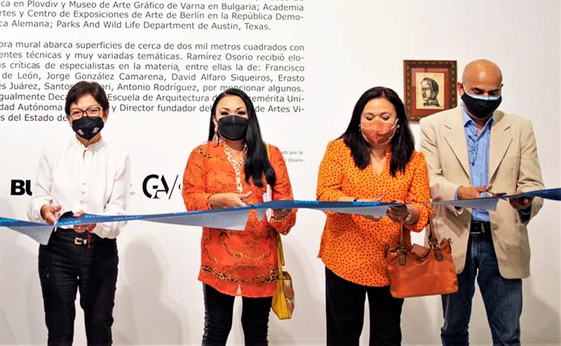 Inaugura la rectora Lilia Cedillo Ramírez junto con los hijos y familiares del fallecido artista la exposición “Huellas en el Tiempo” (Especial)