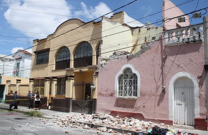 Los gobernadores Moreno Valle y Antonio Gali, ambos del PAN llegaron con el único fin de corromper y corromperse. (Especial)