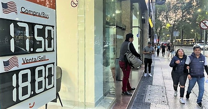 Cotización del dólar en una sucursal bancaria de la Ciudad de México, el 1 de marzo de 2023. Foto Víctor Camacho