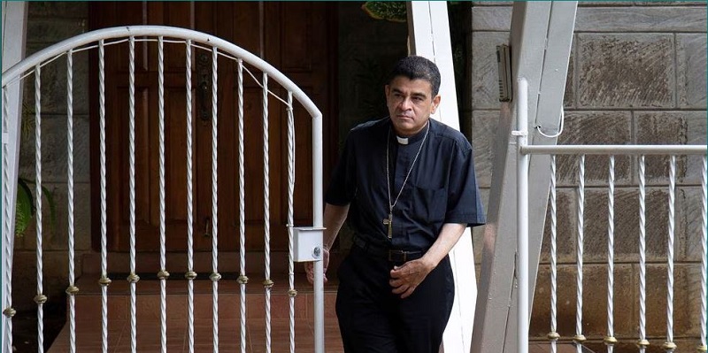 Rolando Álvarez, el obispo nicaragüense detenido por el régimen de Ortega, en una foto de mayo de 2022. MAYNOR VALENZUELA (REUTERS)