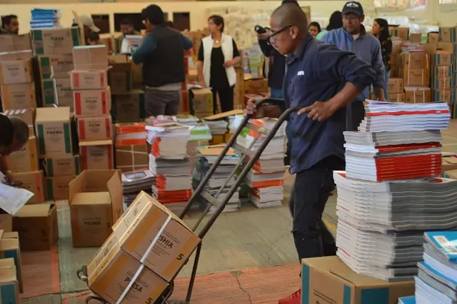 Libros de texto: avanza 54% distribución en Puebla en preescolar y primaria. Foto / Agencia Enfoque
