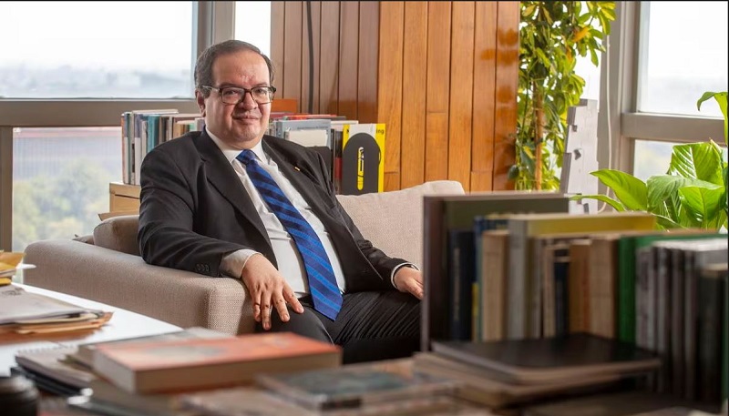 Leonardo Lomelí economista y Doctor en Historia, aspirante a la Rectoría de la UNAM, en su oficina en Ciudad Universitaria el 23 de octubre del 2023. AGGI GARDUÑO