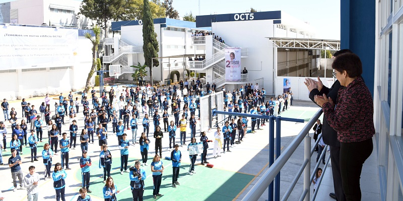 Reconoce la Rectora María Lilia Cedillo Ramírez logros académicos y deportivos de la Preparatoria 2 de Octubre de 1968. (BUAP)