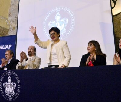 Preside la rectora Lilia Cedillo Ramírez informe de labores y toma de protesta en la FFyL. (BUAP)
