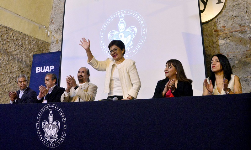 Preside la rectora Lilia Cedillo Ramírez informe de labores y toma de protesta en la FFyL. (BUAP)