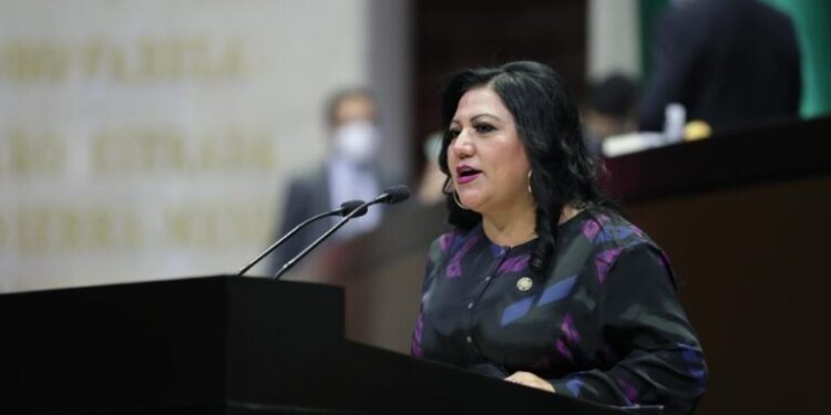 Morena premia con candidatura a Araceli Celestino, culpable del conflicto en Coyomeapan. (Archivo)