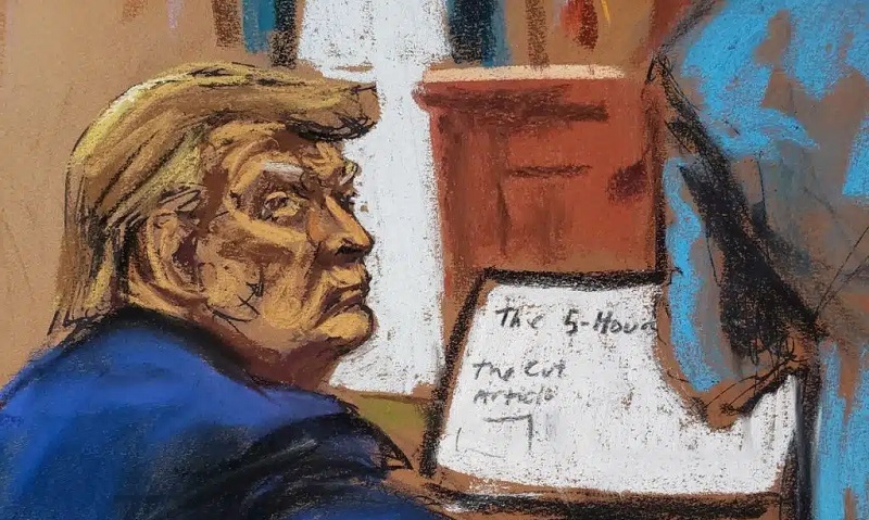 Donald Trump escucha a su abogado el último día del juicio por difamación el 26 de enero en Nueva York. Jane Rosenberg (REUTERS)