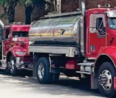 Mas de 200 pipas extraen agua de pozos ilegales en Cuautlancingo, denuncian. (Archivo)