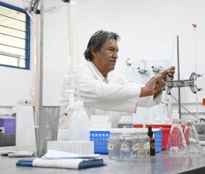 Investigadores BUAP diseñan método analítico para medir glifosato en miel. (BUAP)