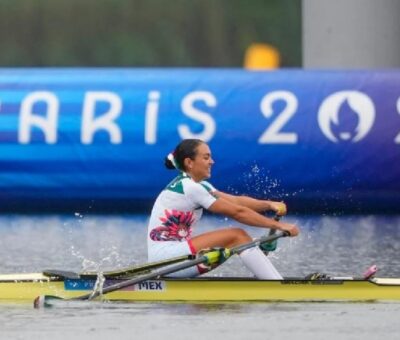 Kenia Lechuga Alanís compite en la prueba individual de remo en Vaires-sur-Marne, Francia. Foto: AP