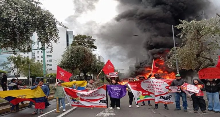 Rechazan en Ecuador incremento de precios de las gasolinas. (Agencias)