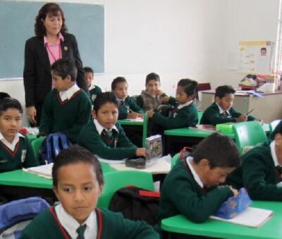 Más de millón y medio de estudiantes inician clases este lunes. (Archivo)