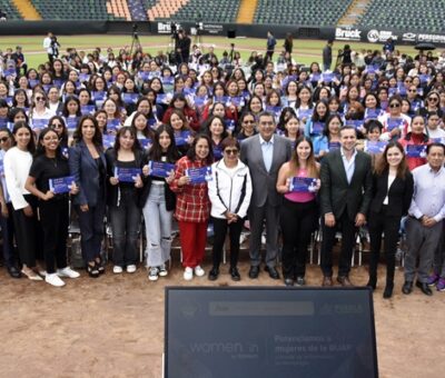 Universitarias BUAP reciben reconocimientos de la beca Women In by Emtech