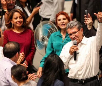 Ricardo Monreal habla a los legisladores en el deportivo Magdalena Mixhuca, el 3 de septiembre en Ciudad de México. Luis Cortes (REUTERS)