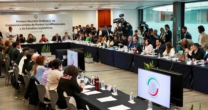 Los senadores, previo al arranque de la primera reunión ordinaria de las comisiones de Puntos Constitucionales y Estudios Legislativos en la sede de la Cámara alta, en la Ciudad de México, el 8 de septiembre de 2024. Foto Luis Castillo