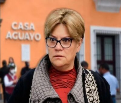 Verónica Vélez Macuil, ex vocera del fallido gobernador Luis Miguel Barbosa (PRD) deberá aclarar más de 25.8 millones de pesos que causaron un posible daño patrimonial en 2022 a la hacienda pública, cuando era la titular de Comunicación. Foto: Gran Angular