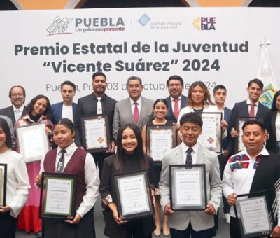 Universitarios BUAP reciben Premio Estatal de la Juventud “Vicente Suárez” 2024.