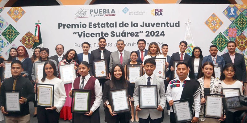 Universitarios BUAP reciben Premio Estatal de la Juventud “Vicente Suárez” 2024.