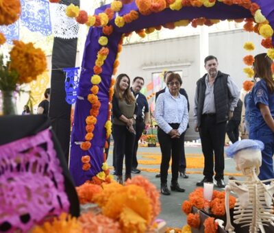 Con ofrendas, BUAP celebra el Día de Muertos