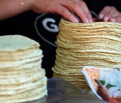 La Cofece determinó que Gruma tiene una posición dominante en el mercado de harina de maíz para la elaboración de tortillas. (Foto Cristina Rodríguez / Archivo)