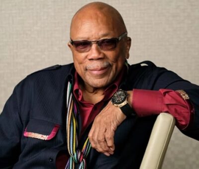 El productor musical Quincy Jones posa para un retrato para promocionar su documental "Quincy" en el festival de cine de Toronto el 7 de septiembre de 2018, en Toronto. Foto de Chris Pizzello/Invision/AP / Archivo.