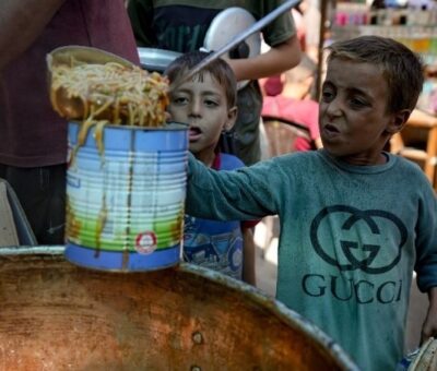 El Programa Mundial de Alimentos denunció ayer la escasez de suministros en Gaza. La imagen, en la localidad céntrica de Deir Al Balah, en Gaza. Foto Ap