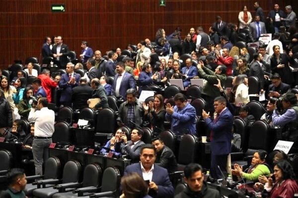 Diputados durante la votación de la reforma. Foto Yazmín Ortega