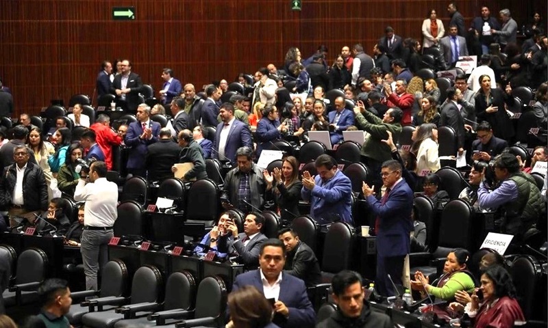 Diputados durante la votación de la reforma. Foto Yazmín Ortega