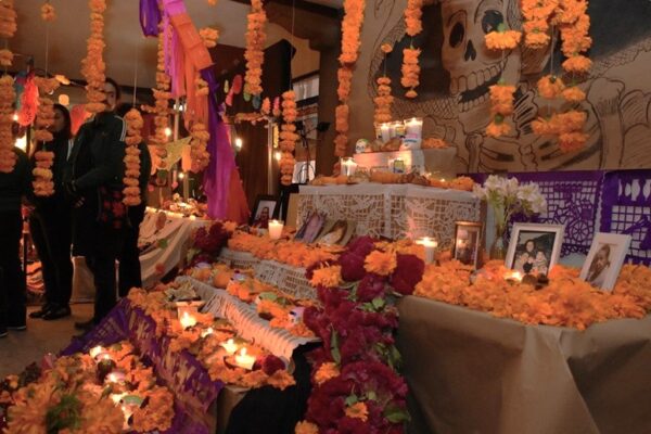 Dia de Muertos en la UDLAP, con un corredor de ofrendas y concurso literario. (Especial)