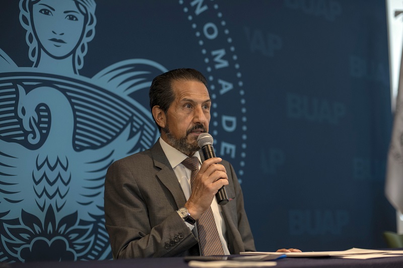 Rector de la BUAP, Alfonso Esparza Ortiz. (Especial)