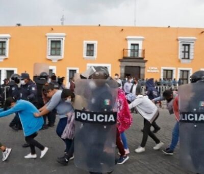 La autoridad no informó a cuántas normalistas detuvo. Foto: Especial