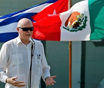 El ministro de Comercio Exterior de Cuba, Rodrigo Marmierca, habla durante la llegada de un barco con ayuda humanitaria de México este 30 de julio. En video, el arribo y distribución del apoyo internacional en La Habana. Ernesto Mastrascusa (Foto: EFE)