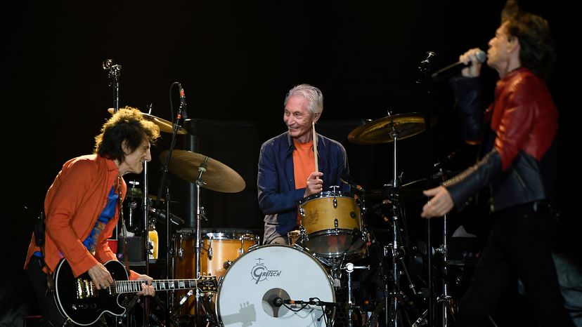 De izquierda a derecha, Charlie Watts y Mick Jagger en el Van Cortland Park del Bronx, Nueva York; donde los Rolling Stones anunciaron un tour. Foto: STAN HONDA / AFP.