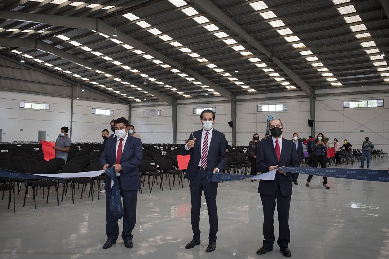 Foto: El rector Alfonso Esparza entrega un auditorio para más de 2 mil personas y una cafetería en la sede de Izúcar de Matamoros