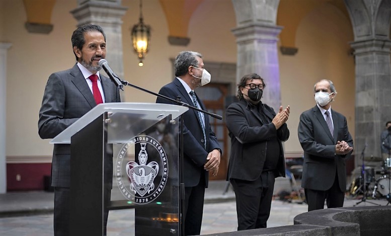Inaugura el rector Alfonso Esparza el Museo Carolino en el Centro de la Cultura y los Saberes. (Especial)