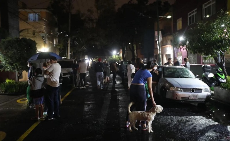 Se registra sismo la noche de este martes en la Ciudad de México. Foto: Germán Espinosa. El Universal