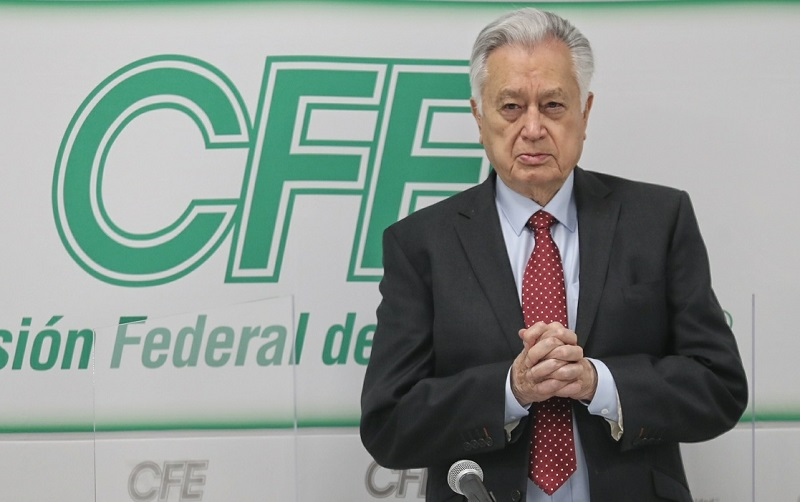 Manuel Bartlett Díaz, director de la CFE. Foto Marco Peláez / Archivo