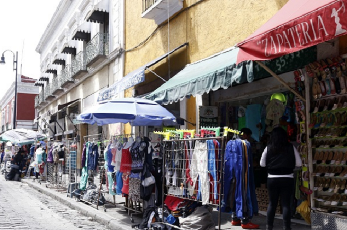 Luego de tres días de una “tregua” con el nuevo gobierno municipal, vendedores ambulantes se apropiaron otra vez de las principales calles del Centro Histórico de Puebla. (Especial)