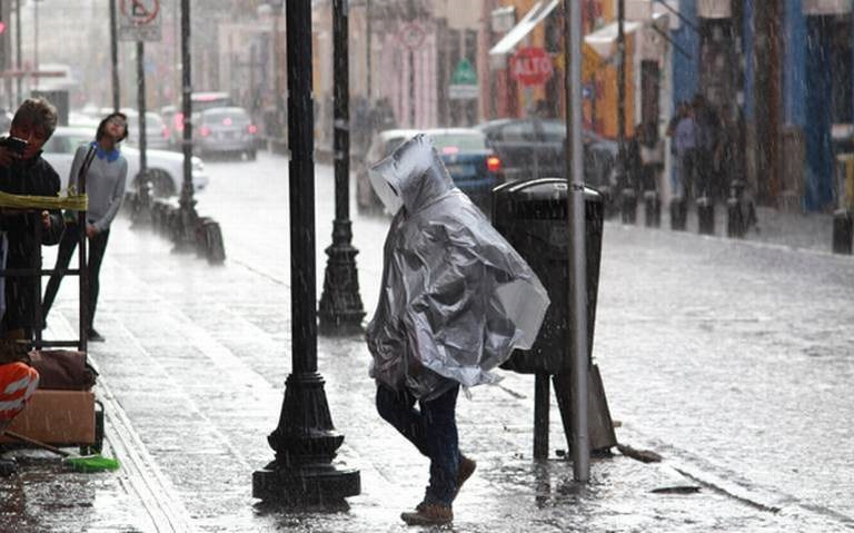 Las lluvias son originadas por un canal de baja presión en el occidente del país, así como por la entrada de humedad en el Océano Pacífico. Foto: Archivo | El Sol de Puebla