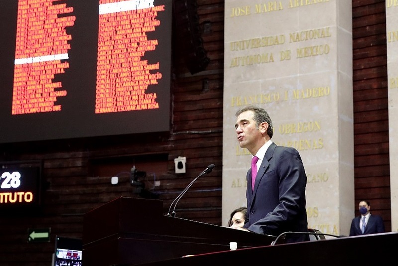 El coordinador de Morena en el Senado, Ricardo Monreal, consideró un exceso la decisión del Instituto Nacional Electoral y una extralimitación de sus facultades. (Archivo)