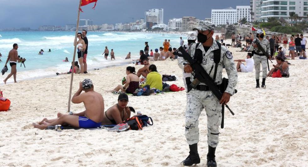 Con fusiles en mano, militares dan seguridad a los turistas en Cancún y otras joyas del Caribe mexicano | FOTOS