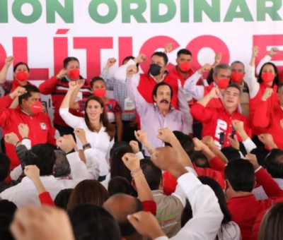 Las “fuerzas vivas” de un añejo y oscuro cacicazgo en una entidad empobrecida. Foto La Jornada.