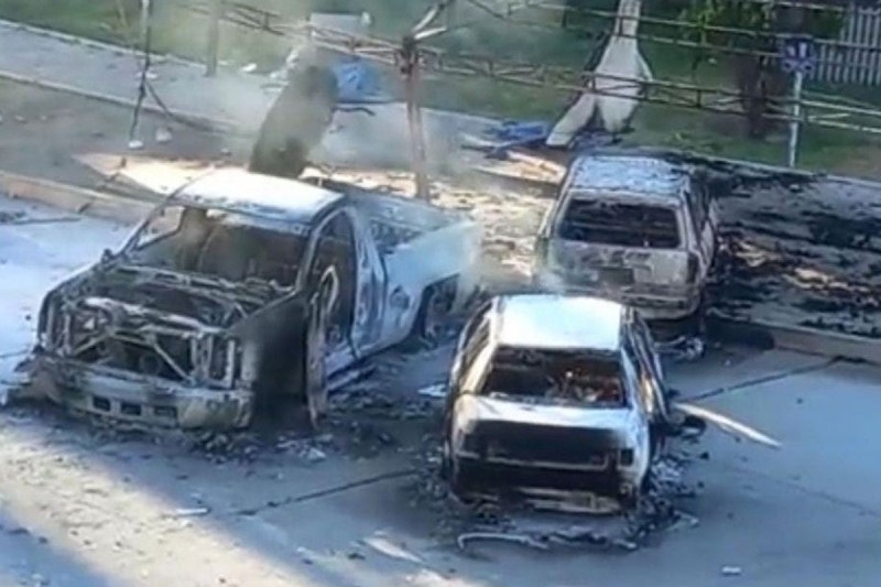 Un saldo aún no determinado de lesionados y posibles muertos fue lo que dejó un enfrentamiento entre grupos que se disputan el control de la cementera Cooperativa Cruz Azul. (Especial)