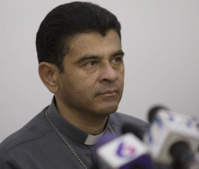 Monseñor Rolando Álvarez, obispo de Matagalpa, asiste a una conferencia de prensa. Foto: AP