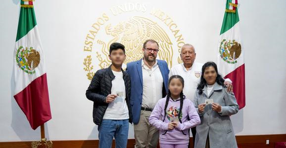 El Instituto Nacional de Migración de México entregó documentos migratorios a Lilian Paredes y a sus hijos. (INM). El Universal 