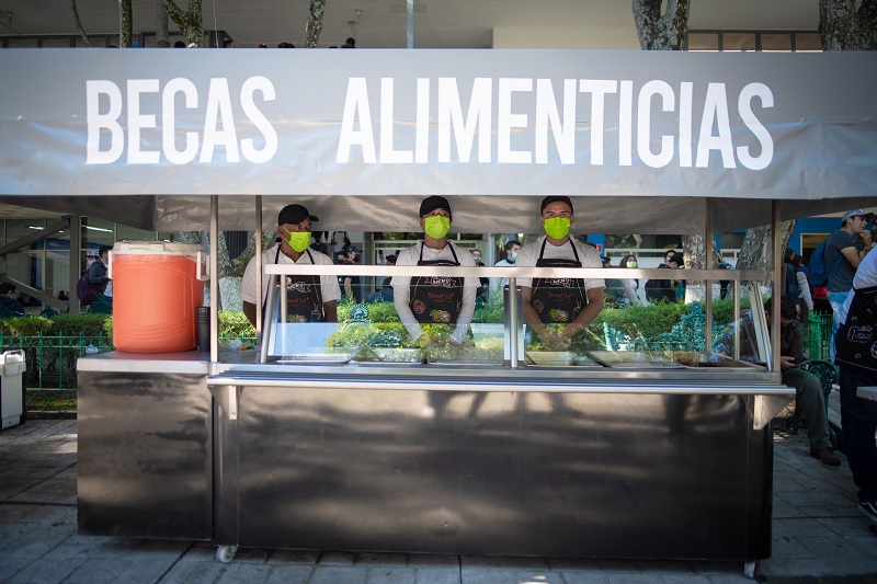 Este programa beneficiará a 3 mil alumnos de los niveles medio superior y superior de la BUAP, en modalidad escolarizada, con un promedio mínimo de 8. (Especial)