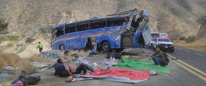 Sube este lunes a 17 la cifra de migrantes muertos, de Centroamérica, Colombia y Venezuela, por el accidente del domingo en la carretera a Cuacnopalan, Puebla. (Infobae)